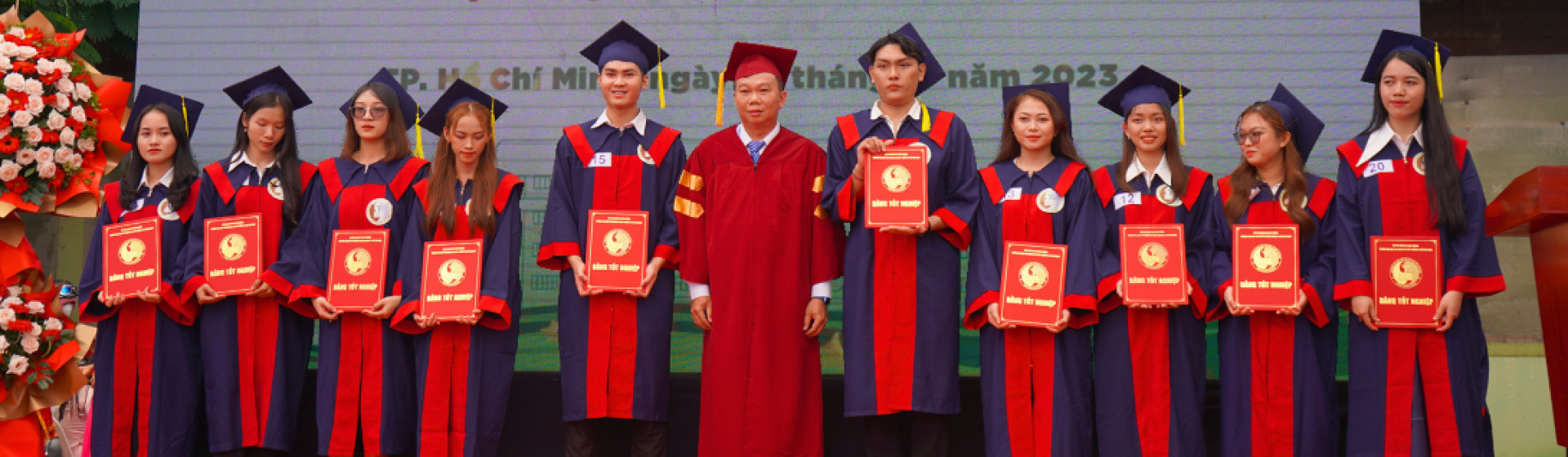 Trao bằng tốt nghiệp cho Tân Cử nhân, Tân Kỹ sư