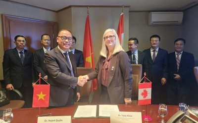 HCMUNRE KÝ KẾT HỢP TÁC CHIẾN LƯỢC VỚI ĐẠI HỌC TRENT (CANADA): NÂNG TẦM VỊ THẾ QUỐC TẾ TRONG ĐÀO TẠO VÀ NGHIÊN CỨU KHOA HỌC