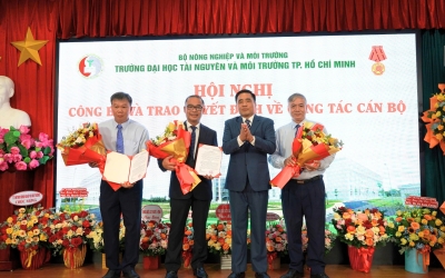 Thứ trưởng Nguyễn Quốc Trị trao Quyết định bổ nhiệm Hiệu trưởng và kiện toàn Ban giám hiệuTrường Đại học Tài nguyên và Môi trường TP.HCM