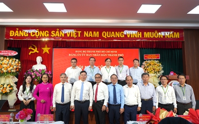 LỄ CÔNG BỐ VÀ TRAO QUYẾT ĐỊNH KIỆN TOÀN NHÂN SỰ CẤP ỦY ĐẢNG BỘ TRƯỜNG ĐẠI HỌC TÀI NGUYÊN VÀ MÔI TRƯỜNG TP.HCM NHIỆM KỲ 2025–2030